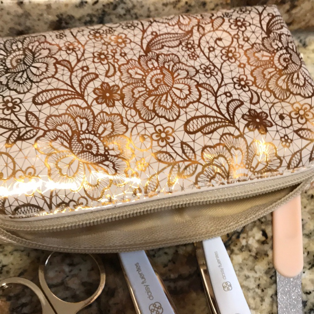 Accessories - Picture 4 of 4